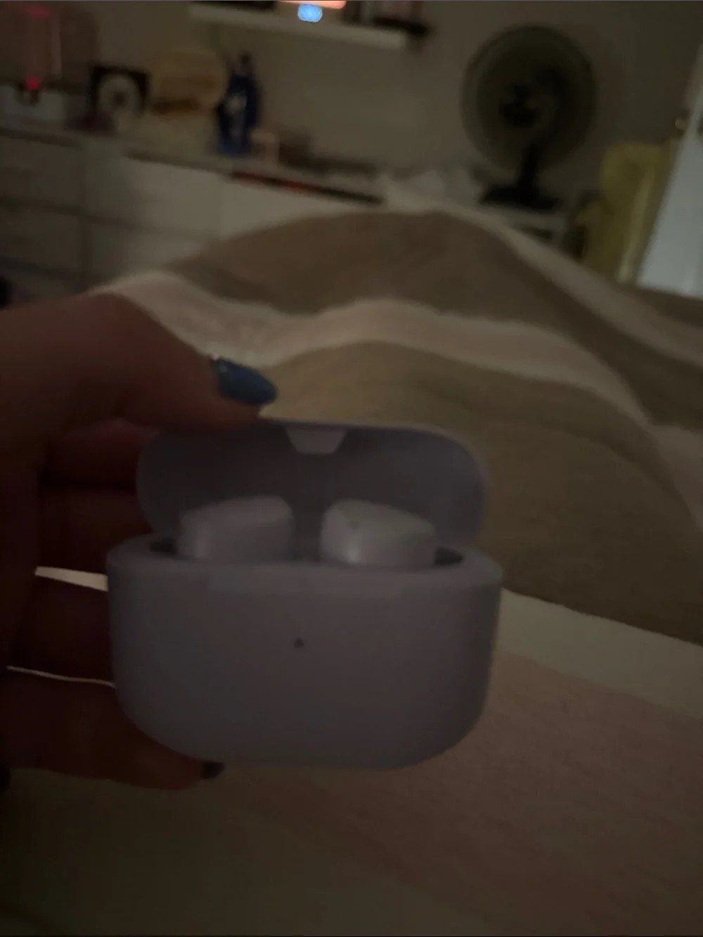 Lavender Wireless Earbud Charging Case - Unbranded